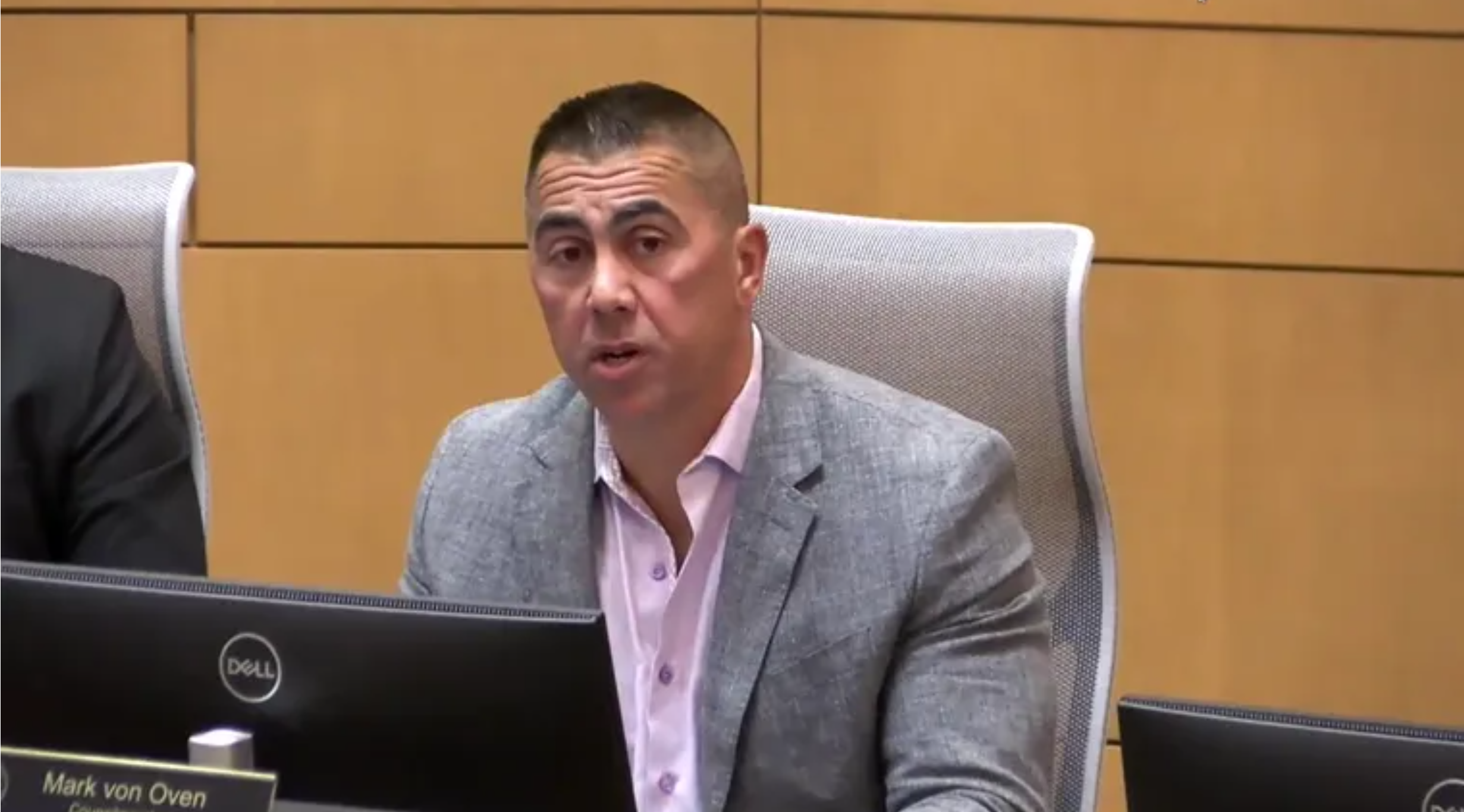 Mark von Oven speaking at Chanhassen City Council meeting